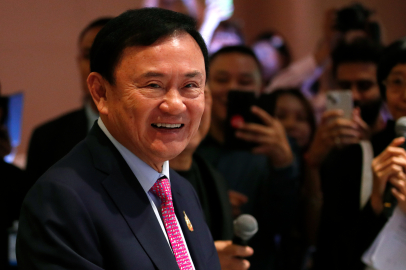 Eski Tayland Başbakanı, yeni seçimler öncesi ülkeyi terk etti