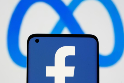 Mark Zuckerberg, Facebook'a dava açtı