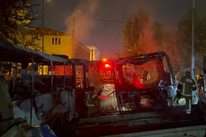 Bursa’da karavandaki yangın, 2 karavan ile 1 kamyonu da yaktı!