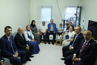 Cumhurbaşkanı Erdoğan, Malatya'da depremzede bir aileyi ziyaret etti