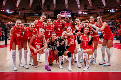 Dünya Kadınlar Voleybol Şampiyonası: Filenin Sultanları finale yükseldi