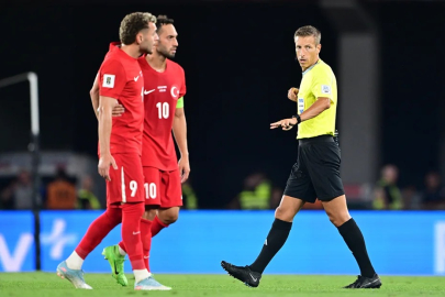 Kırmızı kart gören Barış Alper soluğu Montella'nın yanında aldı