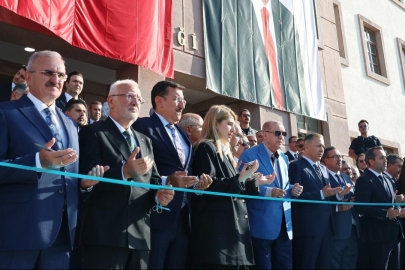Malatya'da yeni valilik binasın törenle açıldı