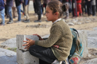 AK Parti'den Gazzeli çocuklar için 'Boş Sıralar' etkinliği