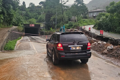 Artvin Arhavi'de heyelan riski nedeniyle tünel trafiğe kapatıldı
