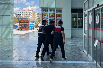 Burdur'da durduramadığı aracın arkasından ateş edip sürücüyü vurdu