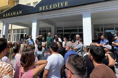 Karaman’da 3 gündür susuz kalan site sakinleri durumu belediye önünde protesto etti