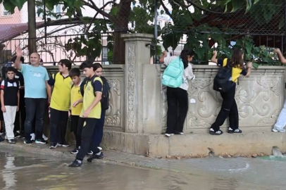 Adana Kozan’da fırtına ve yağmur etkili oldu