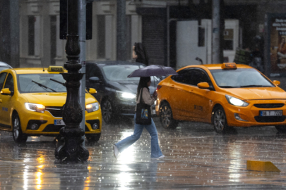 Ankara'yı sağanak vurdu: Dere taştı, araçlar mahsur kaldı