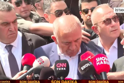 CHP İstanbul İl Başkanlığı'nda gergin anlar! Gürsel Tekin'e su şişesi fırlatıldı