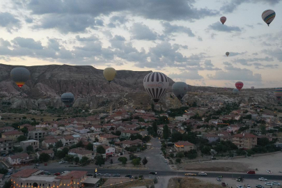 Kapadokya'da balon turlarına "sağanak" molası