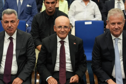 Bakan Şimşek İzmir'de iş insanlarıyla bir araya geldi