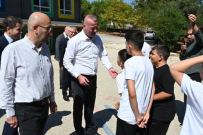 Bursa Karacabey Belediye Başkanı Fatih Karabatı Bayramdere İlkokulu’nu ziyaret etti