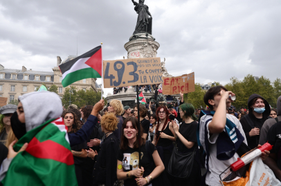 Fransa'da "Her şeyi durduralım" protestolarında gözaltı sayısı 300’e yaklaştı