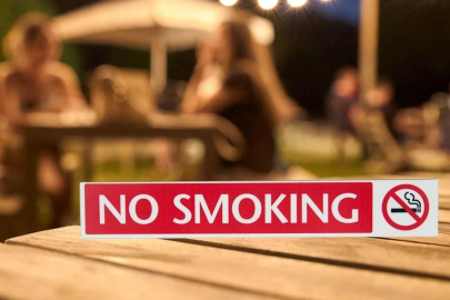 İspanya, bar terasları ve otobüs duraklarında sigara içmeyi yasaklayacak taslağı onayladı