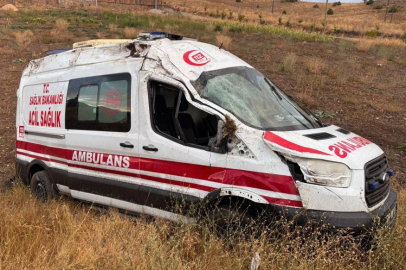 Gümüşhane’de ambulans takla attı: 3 sağlık personeli yaralandı
