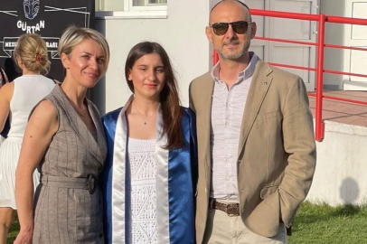 Bolu Kartalkaya faciasının sembolü çarşafları binanın penceresinden sarkıttı