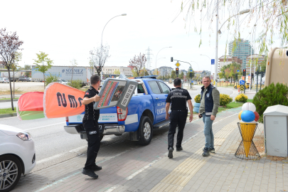 Bursa'da kaldırımı işgal eden esnafa ceza! Tabela ve dubalar toplandı