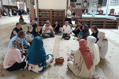 Bursa Ulucami’de hat sanatı eğitimi