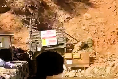 Denizli'de krom madeninde meydana gelen göçükte 2 işçi mahsur kaldı