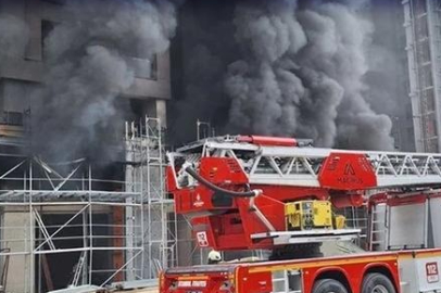 Kadıköy'de 20 katlı rezidans inşaatında yangın