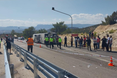Mersin'de otobüs ile kamyon çarpıştı: Ölü ve yaralılar var