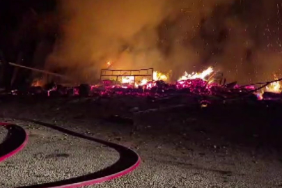 Amasya'da yanan evdeki tüpün bomba gibi patladığı anlar kamerada