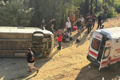 Balıkesir Kazdağları'nda tur minibüsü devrildi: 11 yaralı