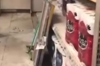 Bursa'da müşteri gibi girdiği marketi kundaklayan çocuk kamerada