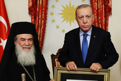 Kudüs Rum Ortodoks Patriğinin Cumhurbaşkanı Erdoğan'a verdiği hediye dikkat çekti
