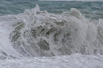 Valilik duyurdu: Denize girmek yasaklandı