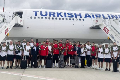 Avrupa ikincisi 12 Dev Adam yurda döndü