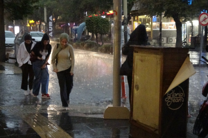 Burdur'da sağanak yağış etkili oldu