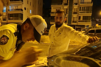 Aksaray'da 0.03 promil fazla çıkınca ehliyeti alındı, polise itiraz edip gazeteciye tepki gösterdi