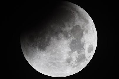 Ay Dünya'dan uzaklaşıyor: Gelecekte bizi neler bekliyor?