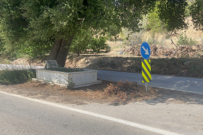 Bursa'da 'Sıtma Dede'nin mezarı yolun ortasında kaldı