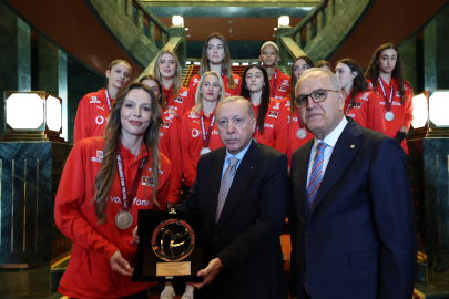 Cumhurbaşkanı Erdoğan, A Milli Kadın Voleybol Takımı'nı kabul etti