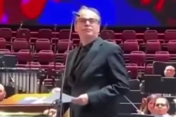 İsrailli orkestra şefi Volkov'dan BBC konserinde Gazze'de ateşkes çağrısı