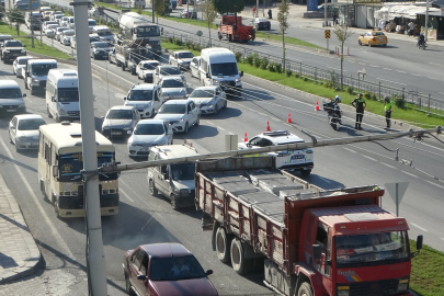 Malatya'da sivil ekip aracı ile jandarma aracı çarpıştı, trafik kilitlendi