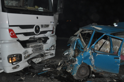 Kahramanmaraş'ta tır ile otomobil kafa kafaya çarpıştı: 3 ölü