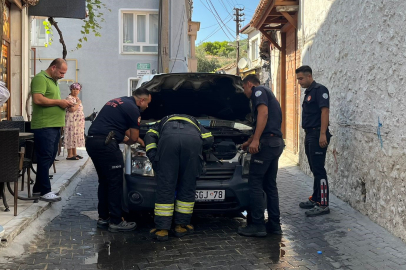 Muğla Menteşe’de araç yangını ekipleri alarma geçirdi