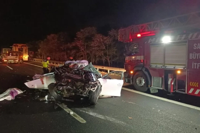 Sakarya'da feci kaza! Araçtan geriye hurda yığını kaldı: Ölü ve yaralı var!