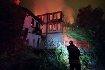 Bolu'da tarihi konak yandı