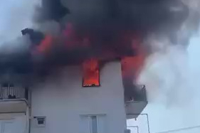 Denizli'de yanan evdeki çocuklarını kurtarmak için canını hiçe saydı