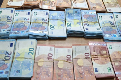 Edirne'de tır kabininde ele geçirilen 99 bin 970 euro komşuya kaldı