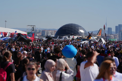 TEKNOFEST'e her yaş grubundan ziyaretçi akını sürüyor
