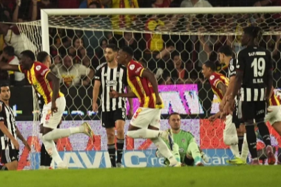 Beşiktaş İzmir'de kayıp: Göztepe 3-0 Beşiktaş