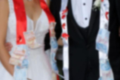 Düğün takısında yeni dönem: Altın yerine onu takıyorlar! 14 yıl sonra...