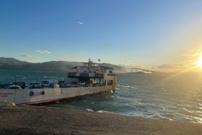 Tunceli’de feribot seferleri durduruldu: 3 kilometre araç kuyruğu oluştu