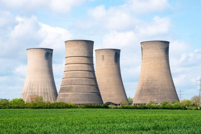 ABD'de dev soğutma kulesi patlayıcıyla yıkıldı